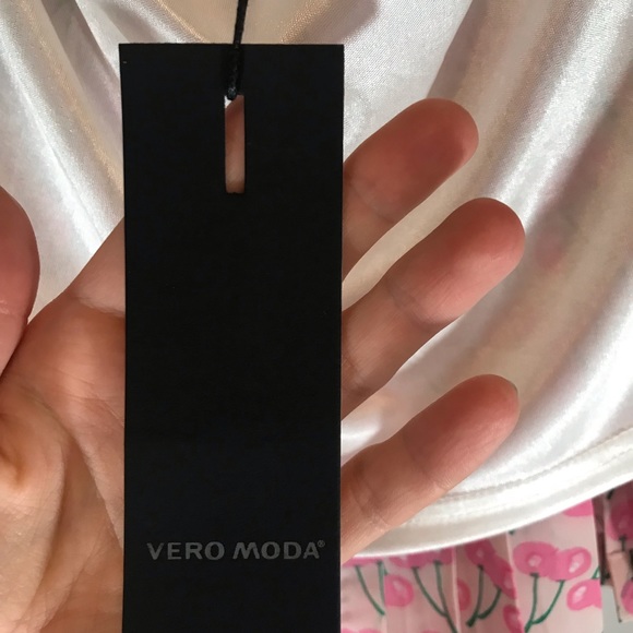 Cherry plisse mini skirt - Picture 6 of 7